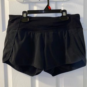 Lulu lemon 2.5” speed up short